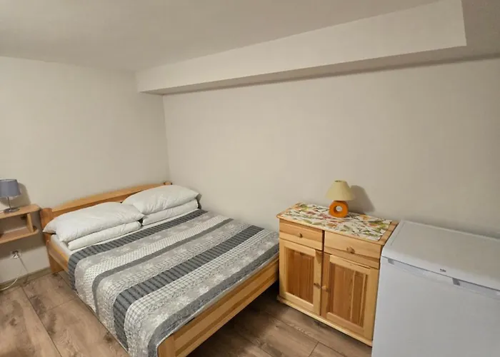 Rum i privatbostad U Eli I Jurka *